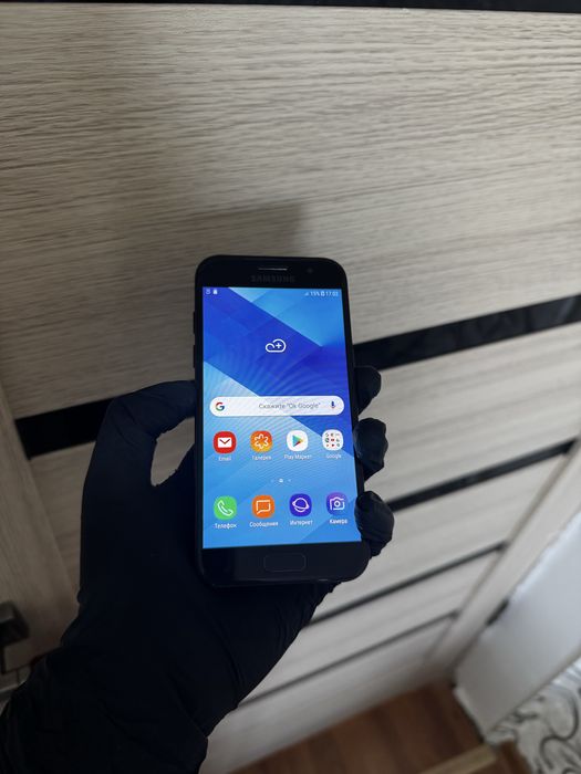 Обменяю Samsung a3 2017 на Iphone SE 1-gen или 6S срочно!!!