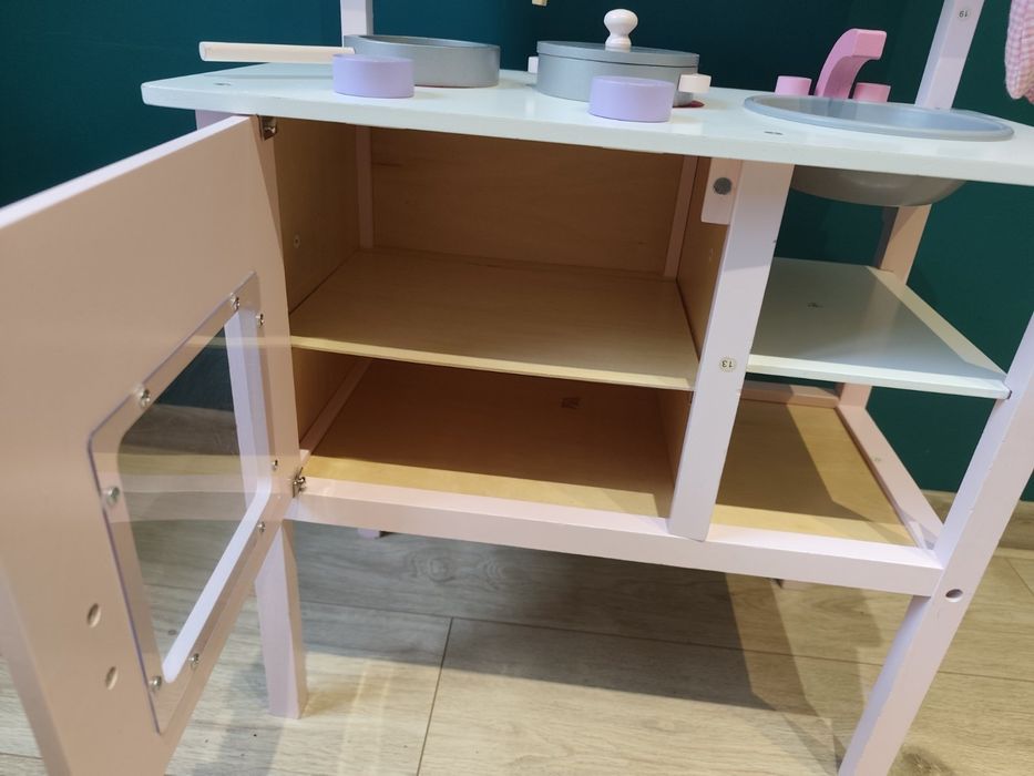 Дървена кухня розова