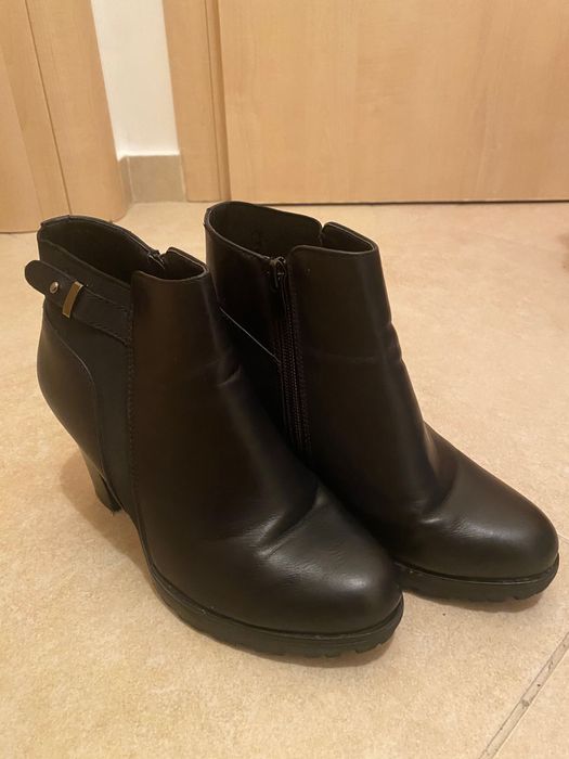 Дамски боти на ток