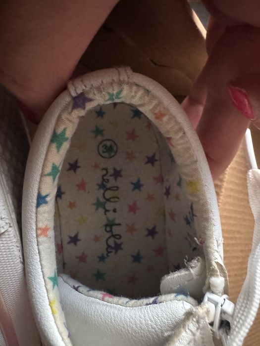 Златисти обувки Окайди и маратонки nelli blue 34