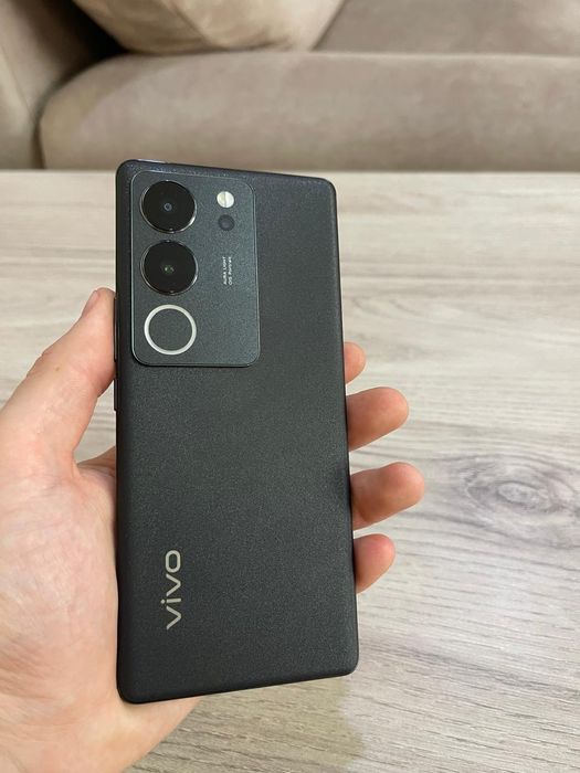 Продам смартфон Vivo V29