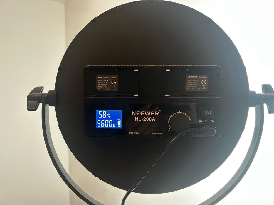 Lampa LED Neewer NL-200A + Stativ Manfrotto 1004BAC