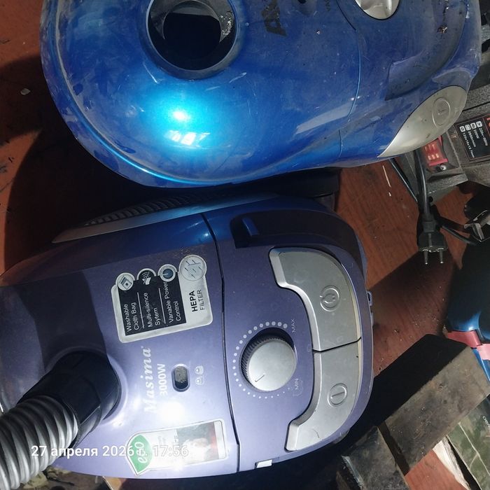 Продам два пылесоса