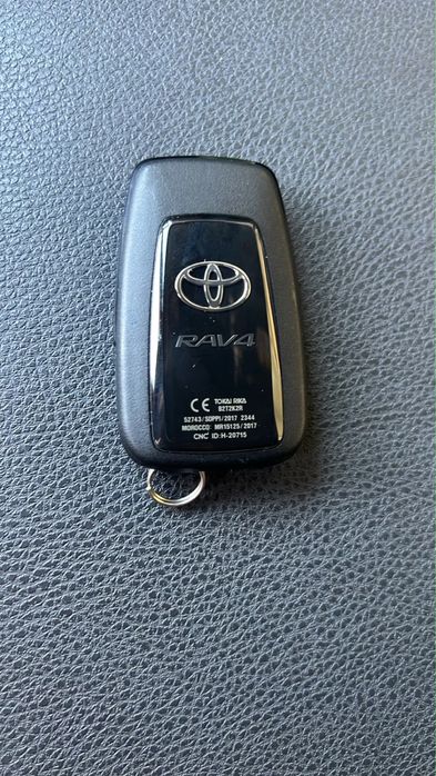 Продам оригинал ключ от Toyota rav4