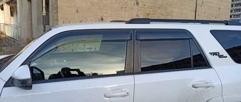Ветровики на Toyota 4Runner 2010-
