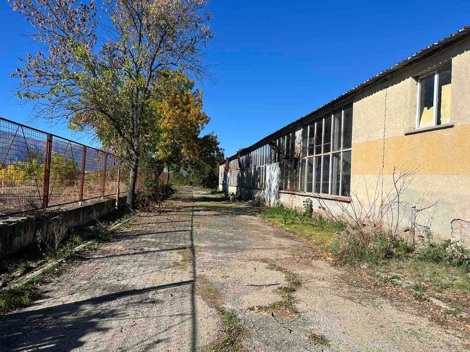 Продава се Промишлена сграда в Казанлък - 16466 кв.м за 93 €/кв.м - Снимка #6