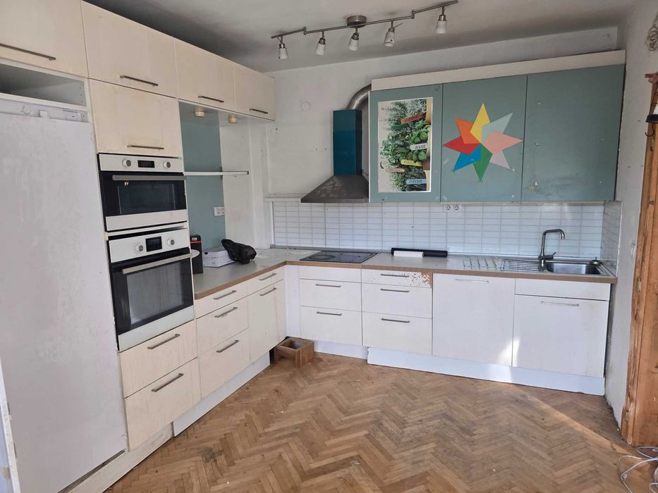 Дава се под наем Двустаен апартамент в София, Яворов - 90 кв.м за 561 € - Снимка #3