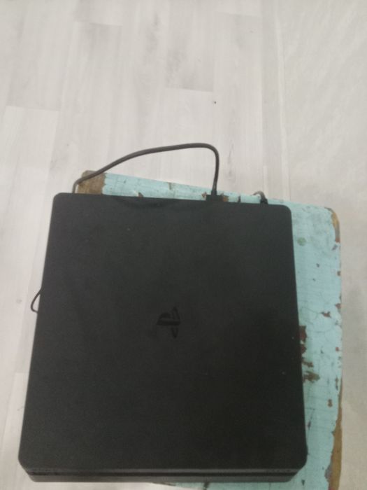 Playstation 4  1 терабайт Слим 14 игр + 3 джостика