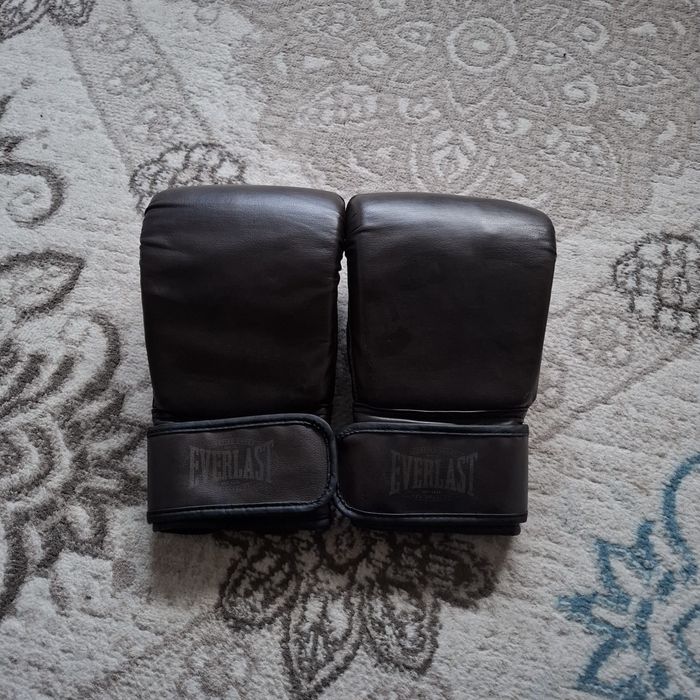 Продам перчатки Everlast