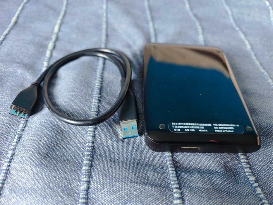 Продавам външен хард диск WD Elements 1 TB