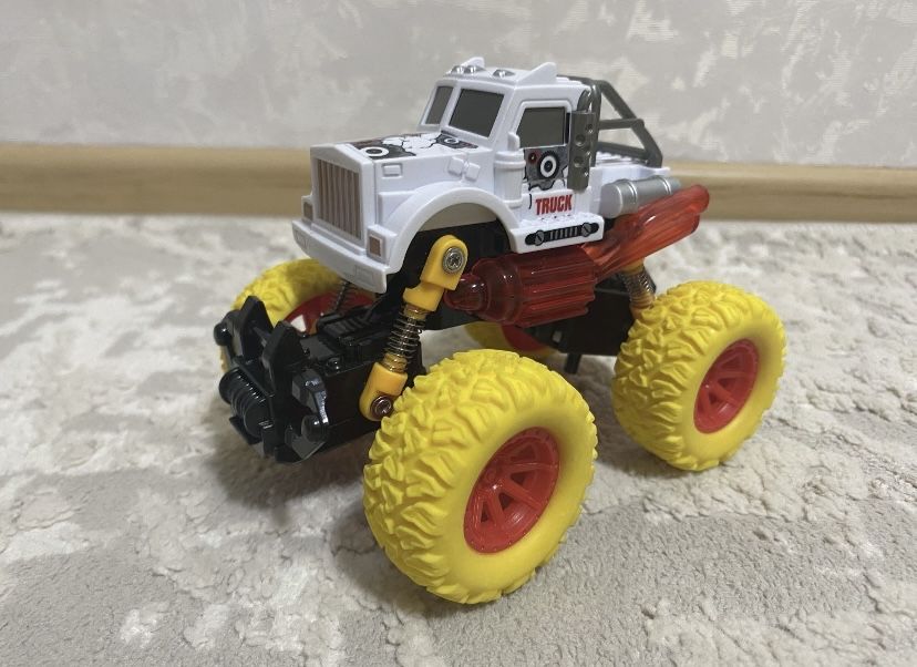 Продам машинки в хорошем  состоянии