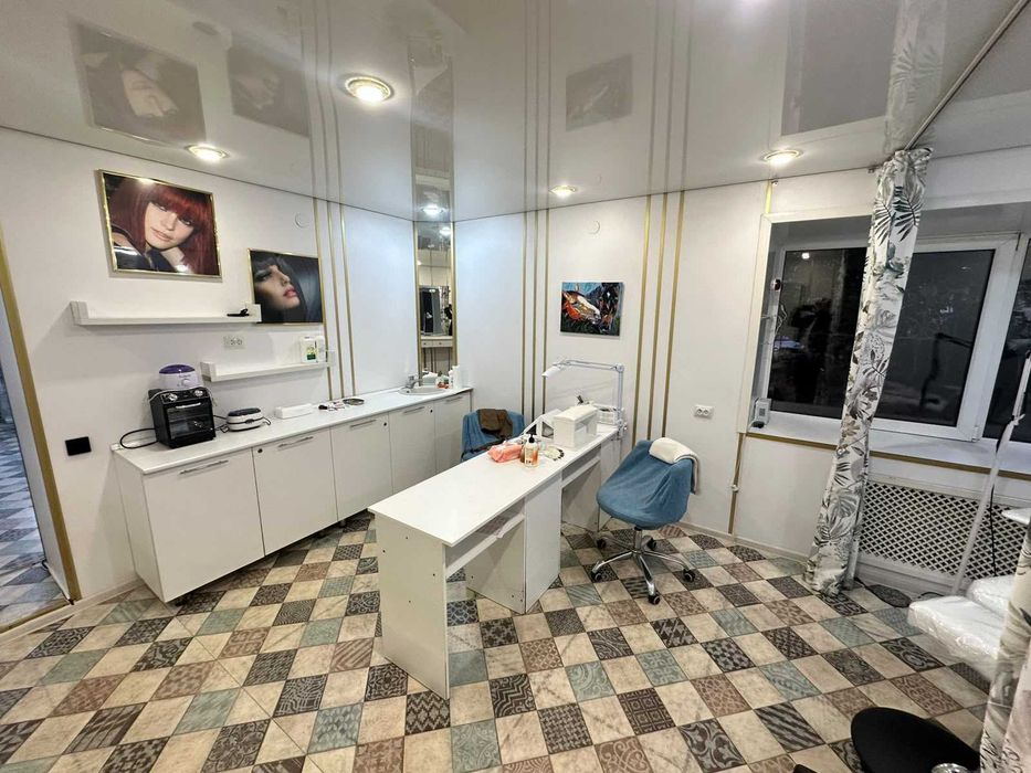 В продаже Салон красоты Мызы 13