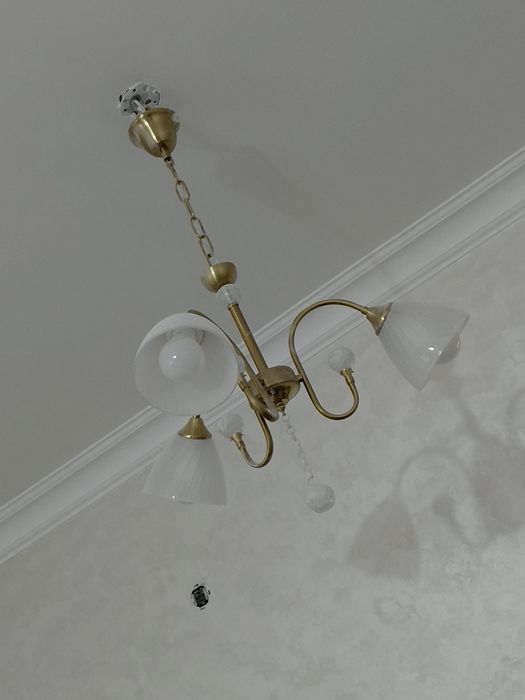 Люстры 2 штуки одинаковые