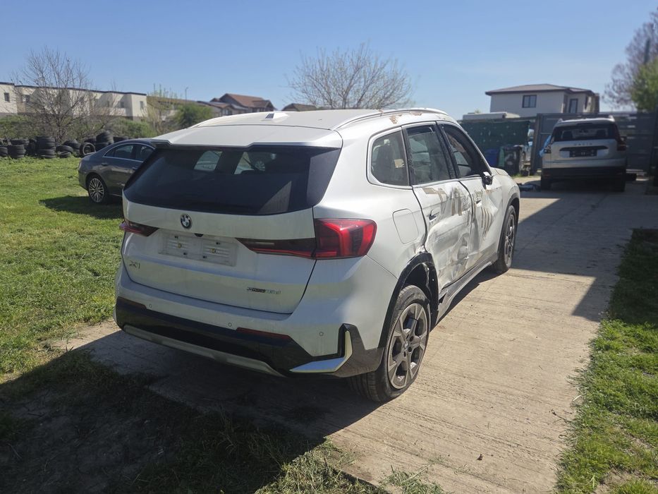 Vând bmw x1  avariat