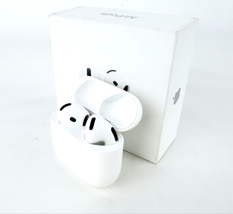 Apple AirPods 4 Перфектни! Гаранция!
