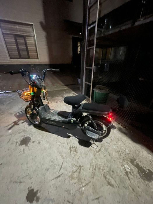 AET электроскутер