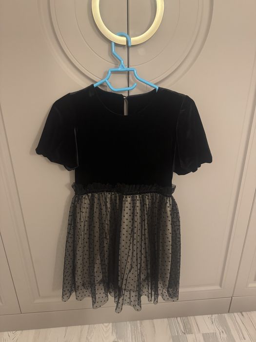 Продам платье на девочку 6-7 лет