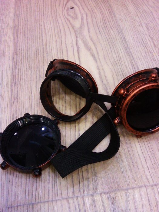 Круглые очки (?)