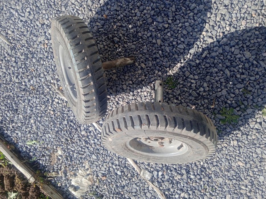 Продавам инвентар за фреза.