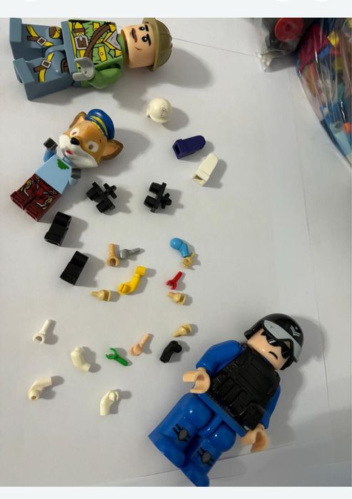 Lego minifigurine si piese lego