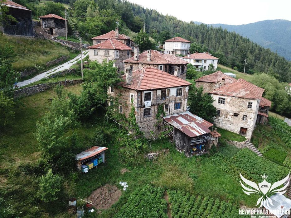 Двуетажна вила/къща 142РЗП с 280кв. двор село Белев Дол общ.Смолян