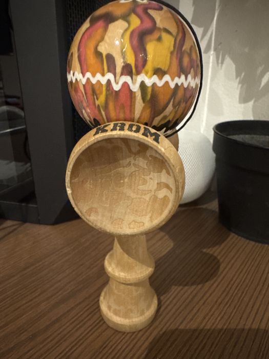 Kendama Krom Naked Apex