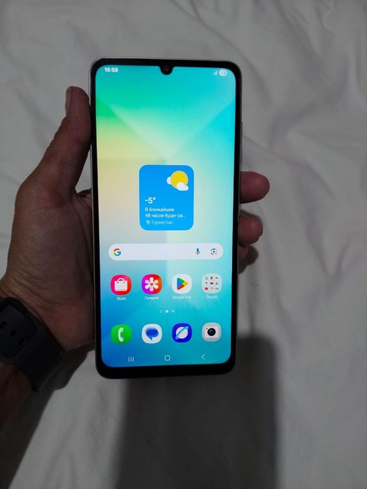 Самсунг А 06 телфон