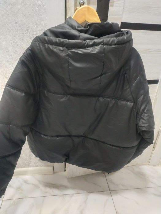 Куртка укороченная модель.