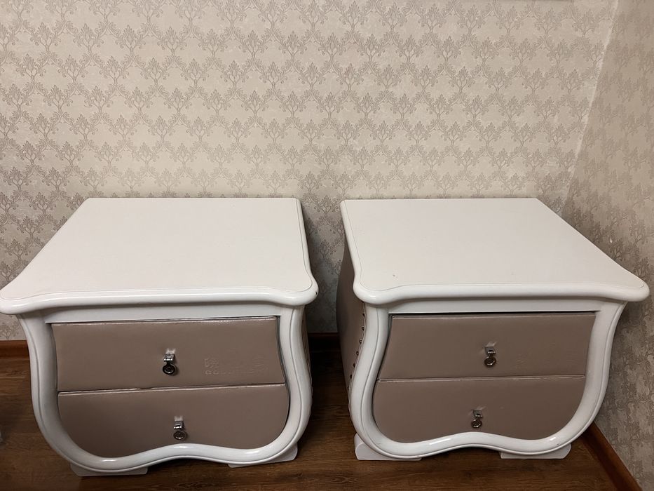 Прикроватные тумбы