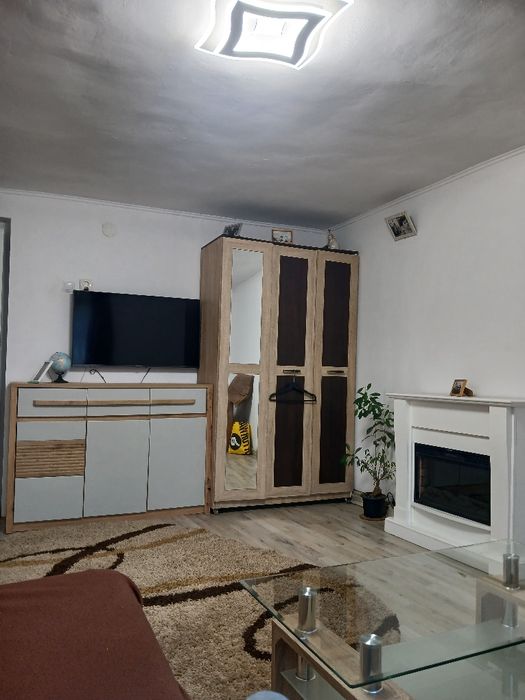 Închiriez camera la casa