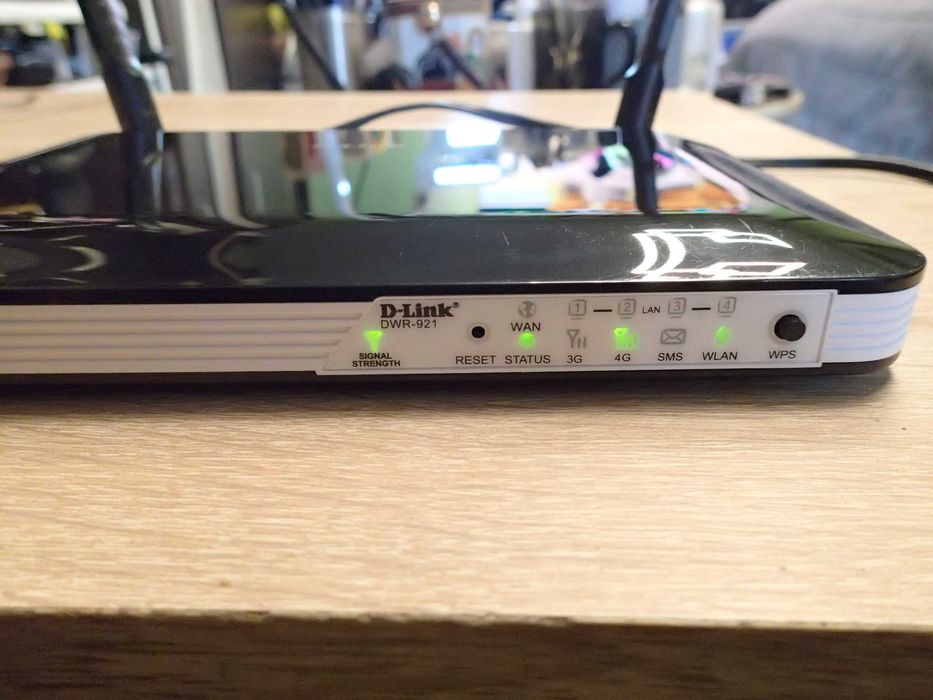 Router 4G LTE cu sim : D-LINK DWR 921 B. liber in orice retea