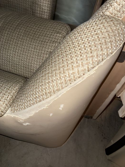 Продается диван в неплохом состоянии