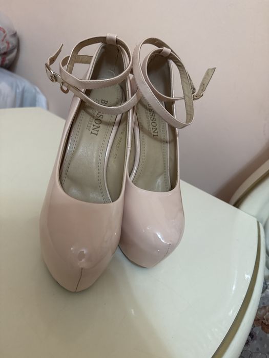 Туфли на высоких каблуках