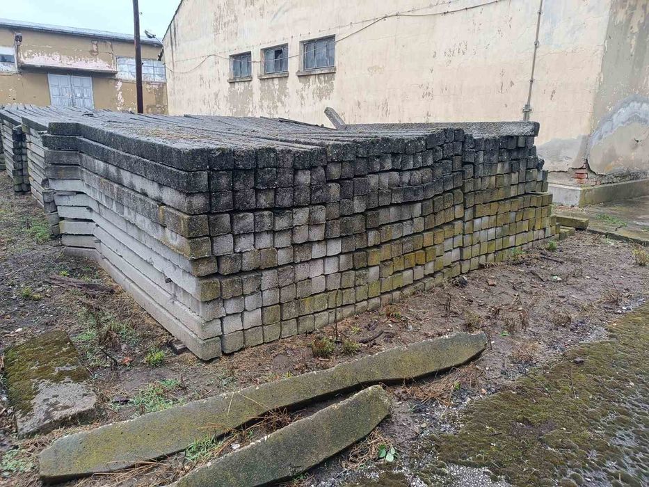 Бетонови и циментови колове колци за ограда