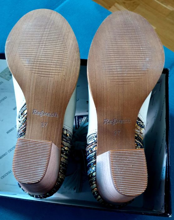 Испания, полностью кожа и замша!