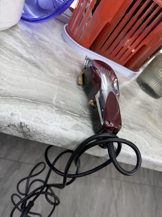 Продаю машинку Wahl  magic clip красный