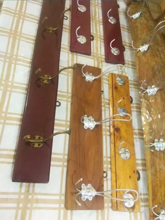 Закачалки.Винтидж стенни закачалки,етажерки,полици