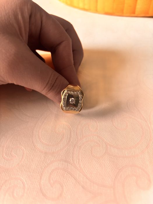 Золото продаю.