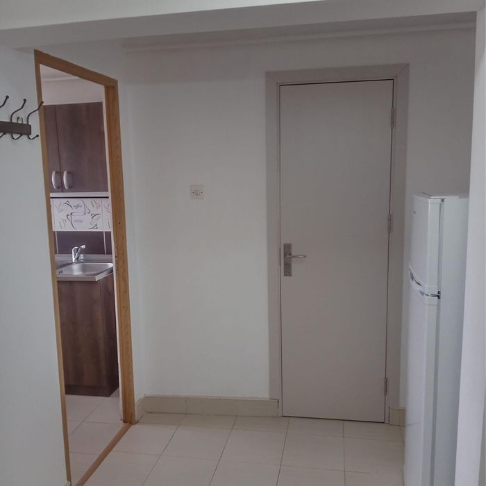 Închiriez garsoniera