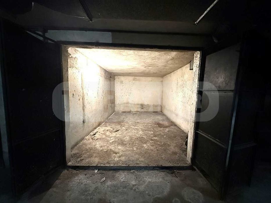 Дава се под наем Гараж / Паркомясто в Варна, Зимно кино Тракия - 20 кв.м за 129.54 € - Снимка #1