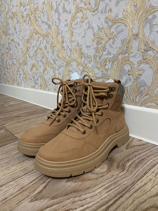 Продам ботинку для мальчика Зара