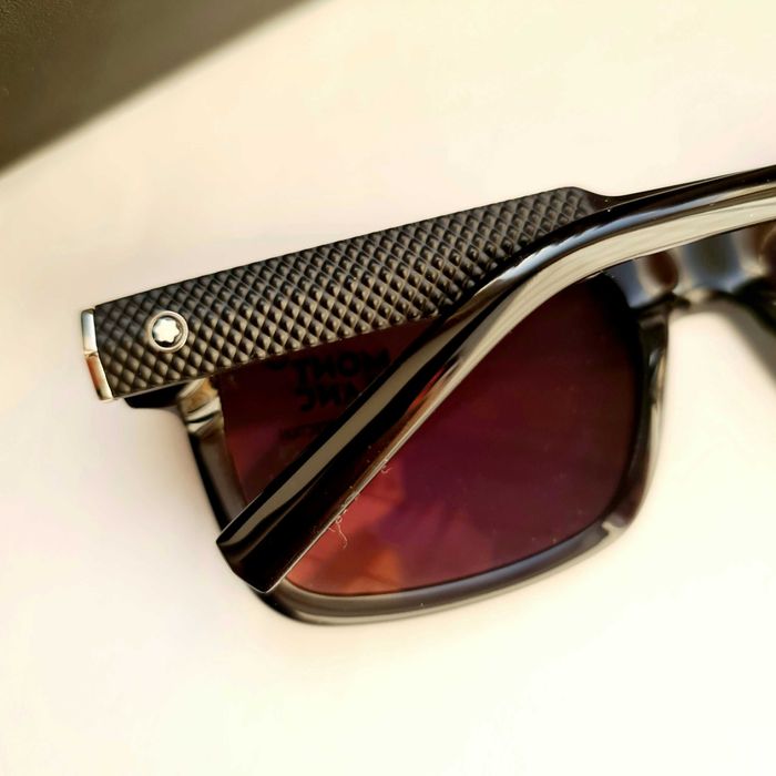 Солнцезащитные очки.