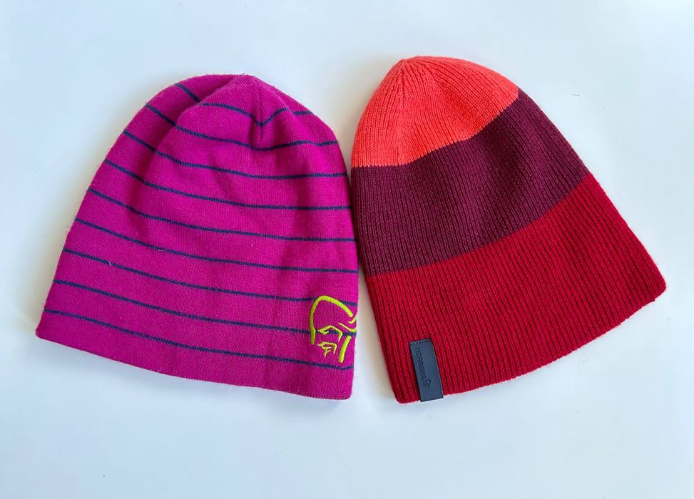 Norrona зимни цветни шапки от мека вълна мерино