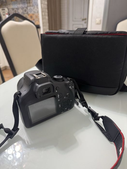 Canon EOS 4000D в идеальном состояний