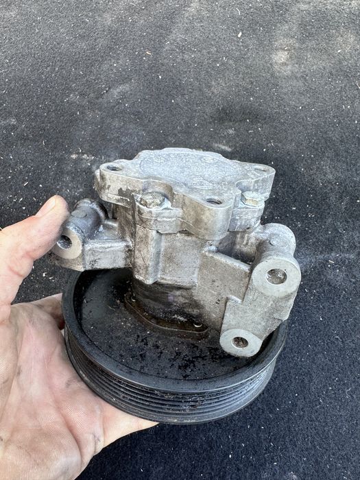 Хидравлична Помпа Mercedes W203 2.7CDI 2004Година