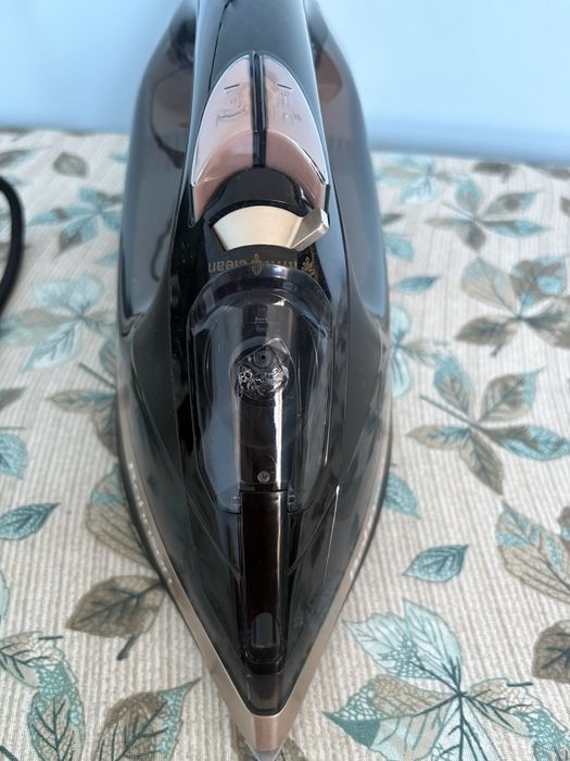 Парна ютия Rohnson R-397, 2800 W, Керамична плоча, Anti-calc, Anti-drip, 360° въртящ се кабел