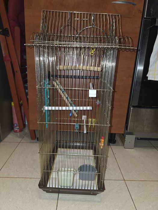 Colivie pentru pasari completă, mare și funcțională