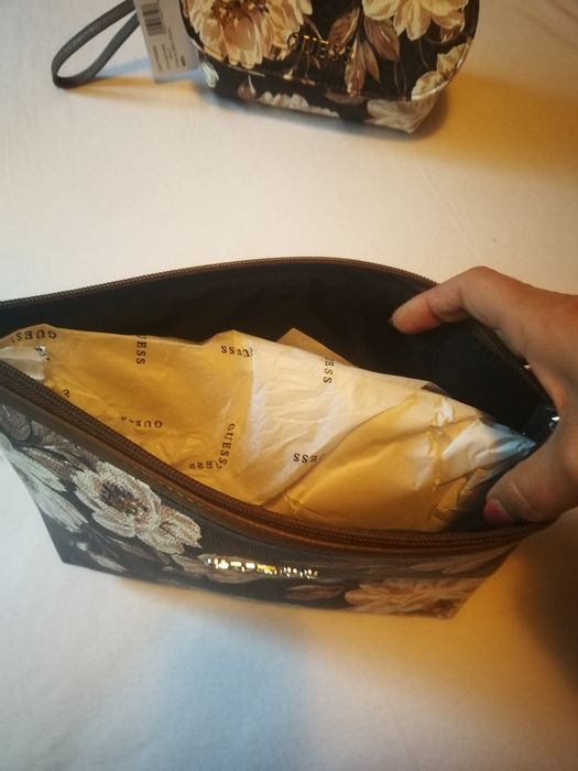 Нов дамски несесер guess