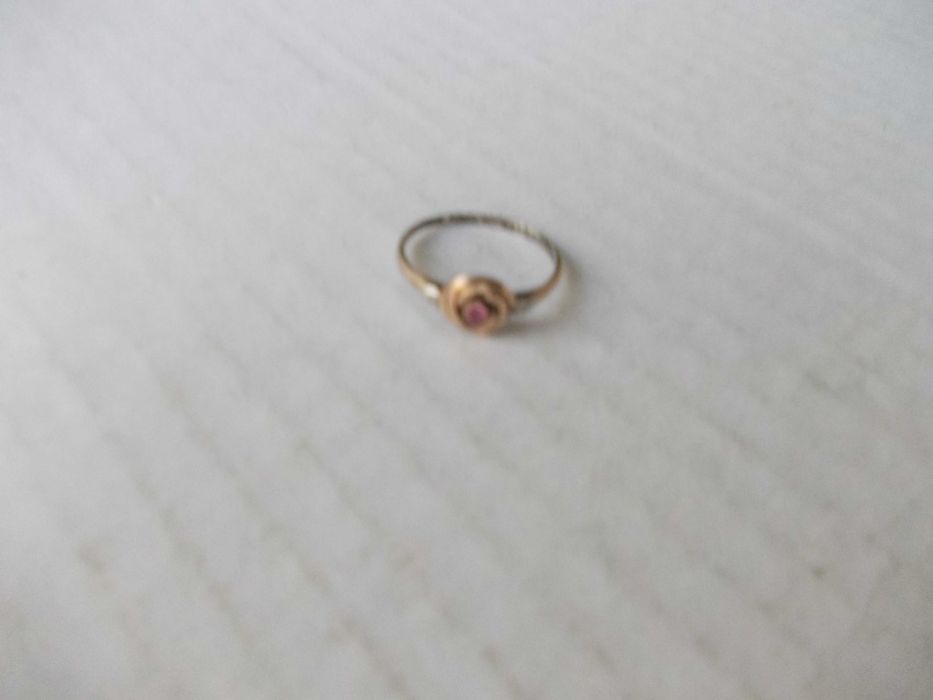 Inel vechi din argint cu pietre