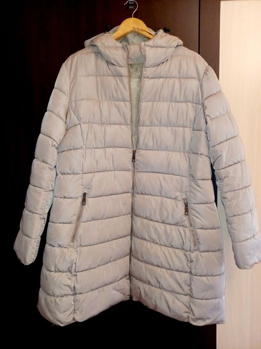 Късо зимно яке в цвят: бежово